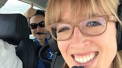 Metereologin und Astronautin Insa Thiele-Eich im Cockpit.