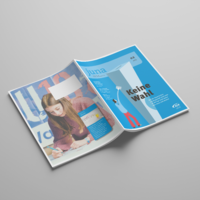 Die Ausgabe 2.23 der Zeitschrift juna liegt aufgeklappt da. Auf dem Cover ist eine gezeichnete Person, die versucht, mit dem Wahlzettel die zu hohe Wahlurne zu erreichen.
