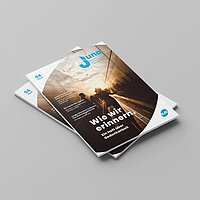 Ein Stapel mit der juna Ausgabe 04/2025