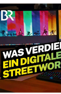 Ein Screenshot von einem Video von "Lohnt sich das?" &uuml;ber Digital-Streetwork-Bayern. Zu sehen ist ein junger Streetworker, der vor einigen DOTA-2 Plakaten sitzt und nett in die Kamera l&auml;chelt.